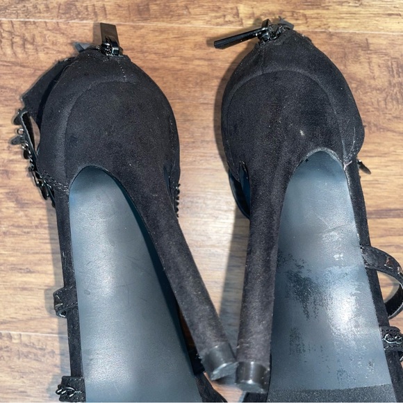 Black Strappy Heels with Silver Tone Chain Detail! - Picture 7 of 7